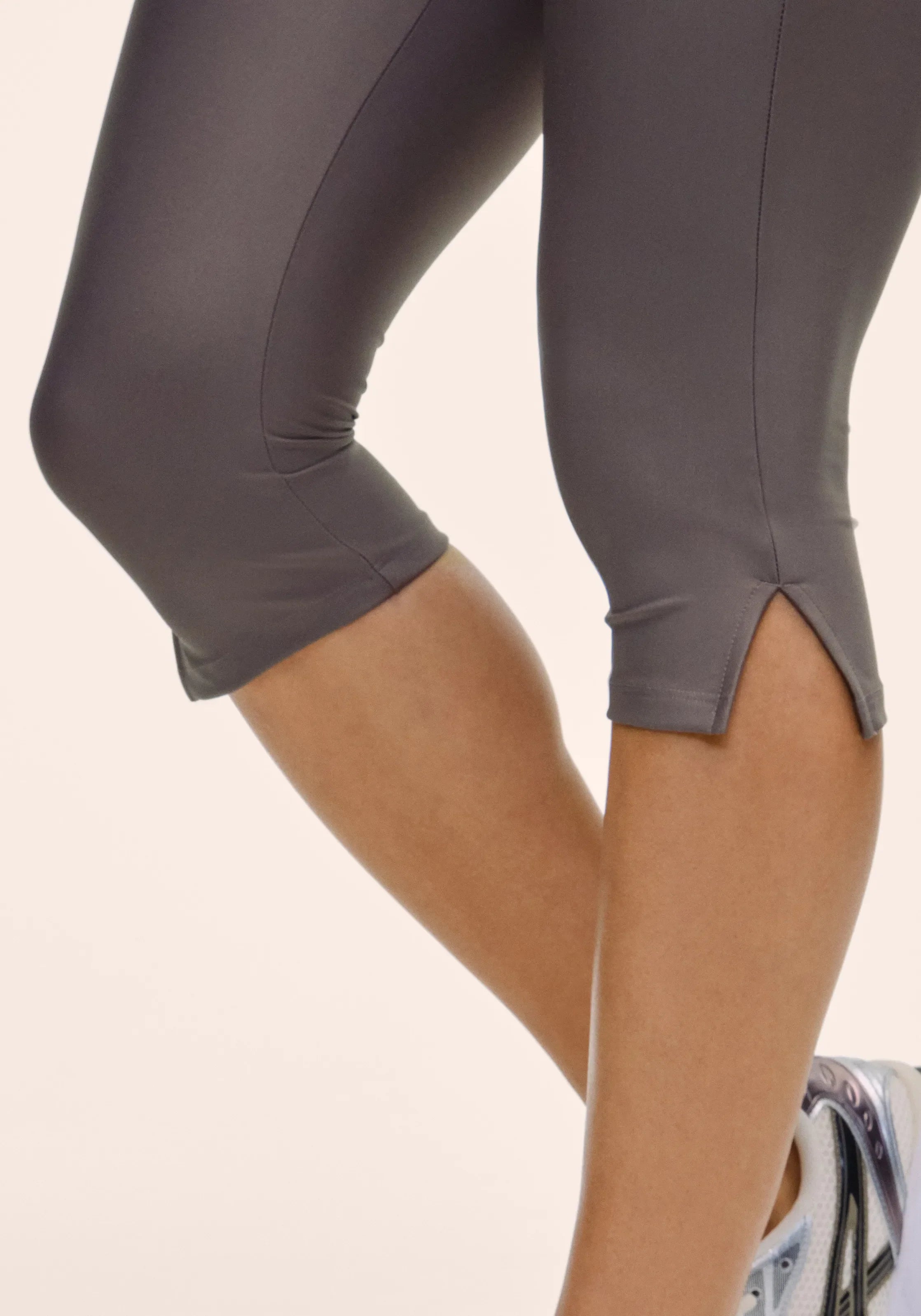 Capri Slit Regular Waist Tights - Dk Grey