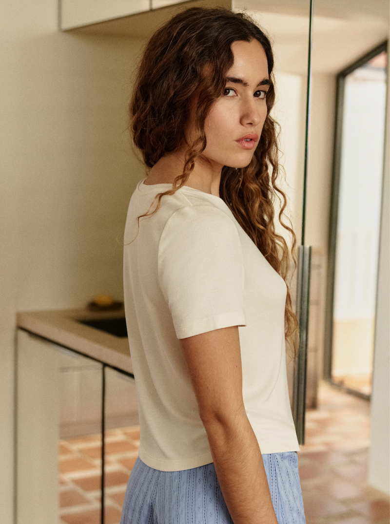 Nueva camiseta blanquecina profunda | NOO