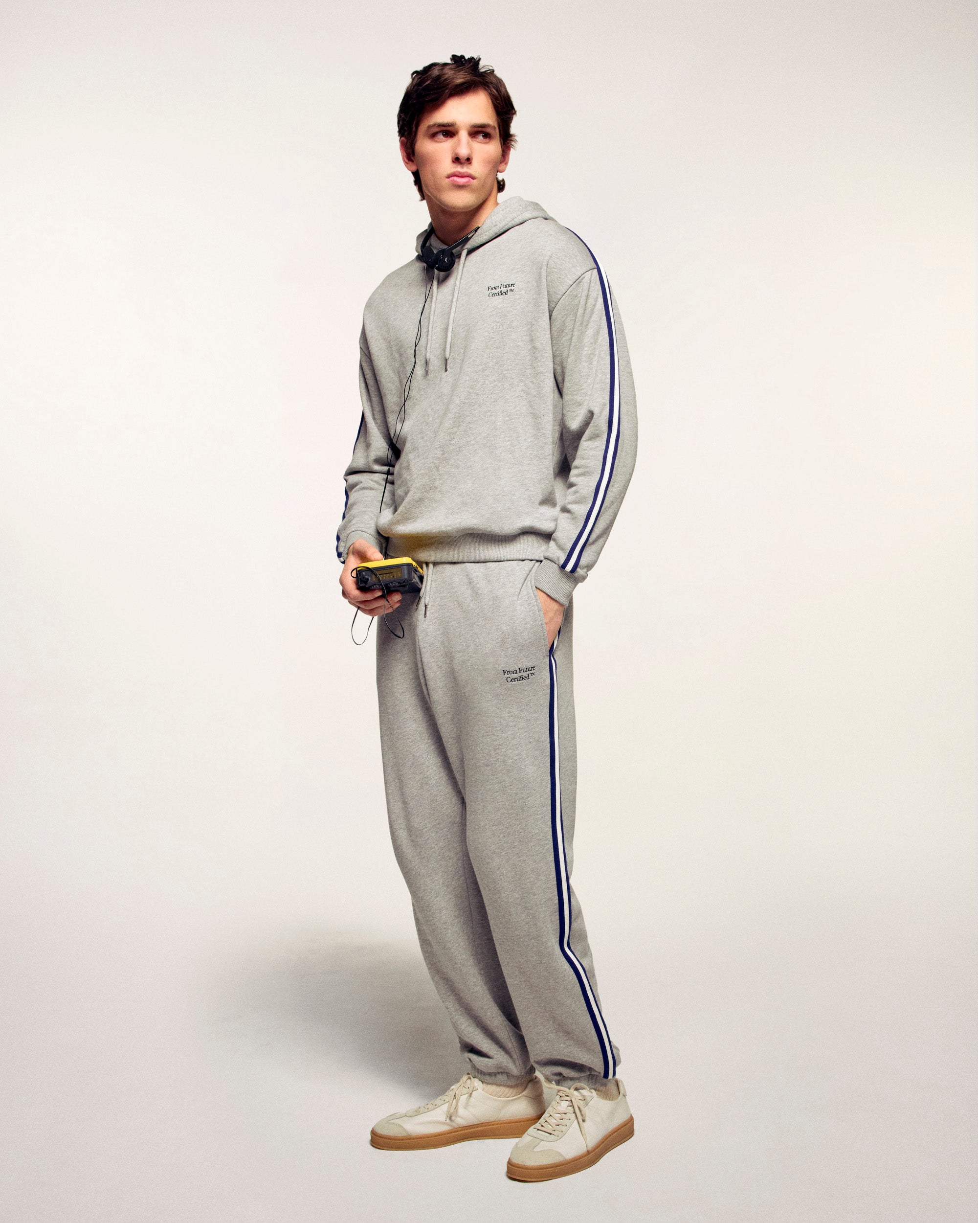#label: Dren mesure 1,89m et porte une taille M