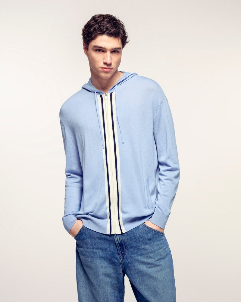#label: Arnau mesure 1,87m et porte une taille M