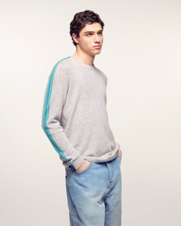 #label: Arnau mesure 1,87m et porte une taille M
