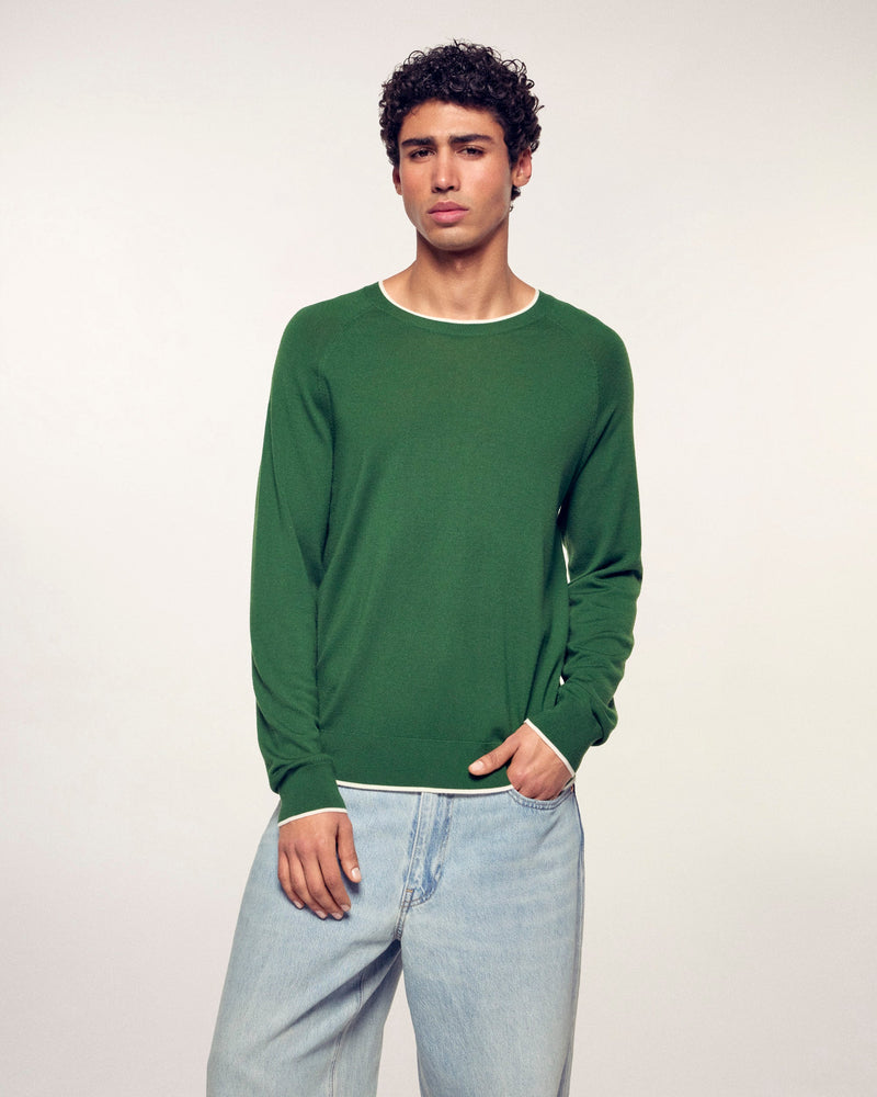 #label: Maxime mesure 1,87m et porte une taille M