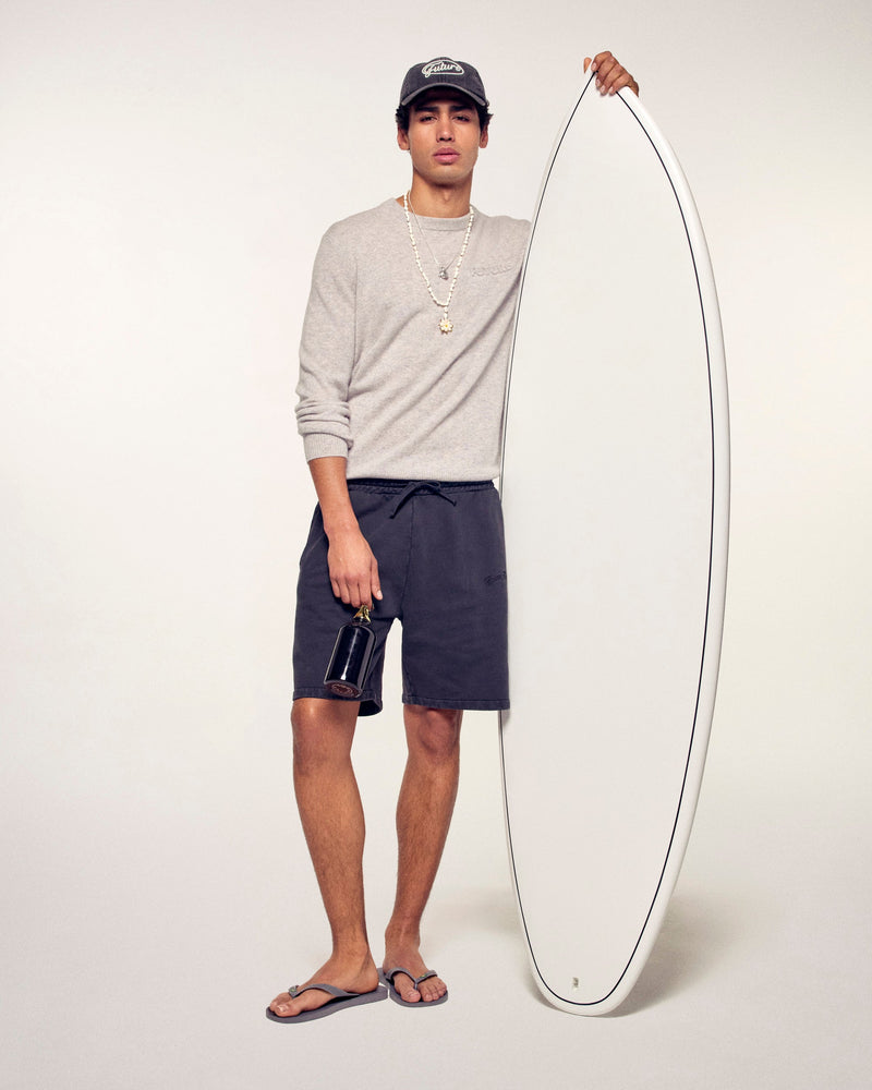 #label: Maxime mesure 1,87m et porte une taille M