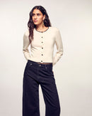 #label: Aya mesure 1,74m et porte une taille S