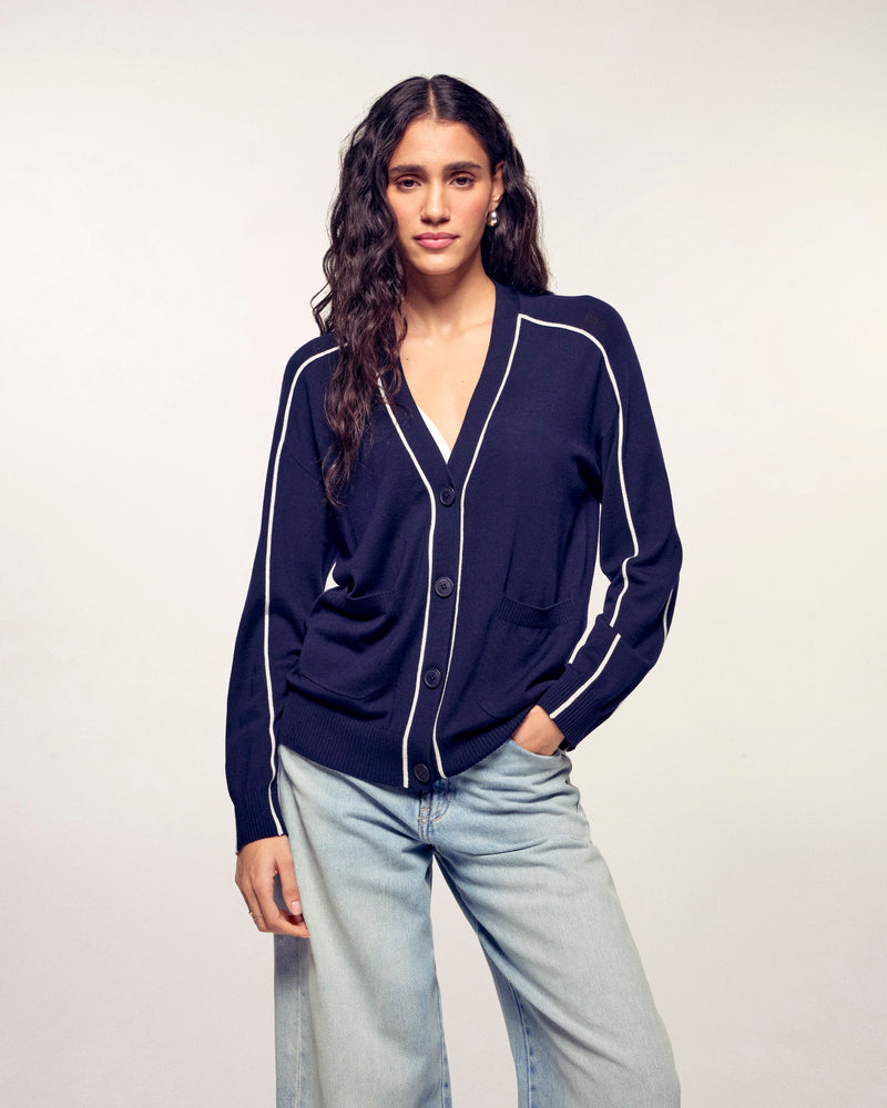 #label: Aya mesure 1,74m et porte une taille S