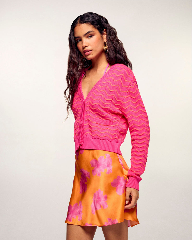 #label: Andrea mesure 1,80m et porte une taille S
