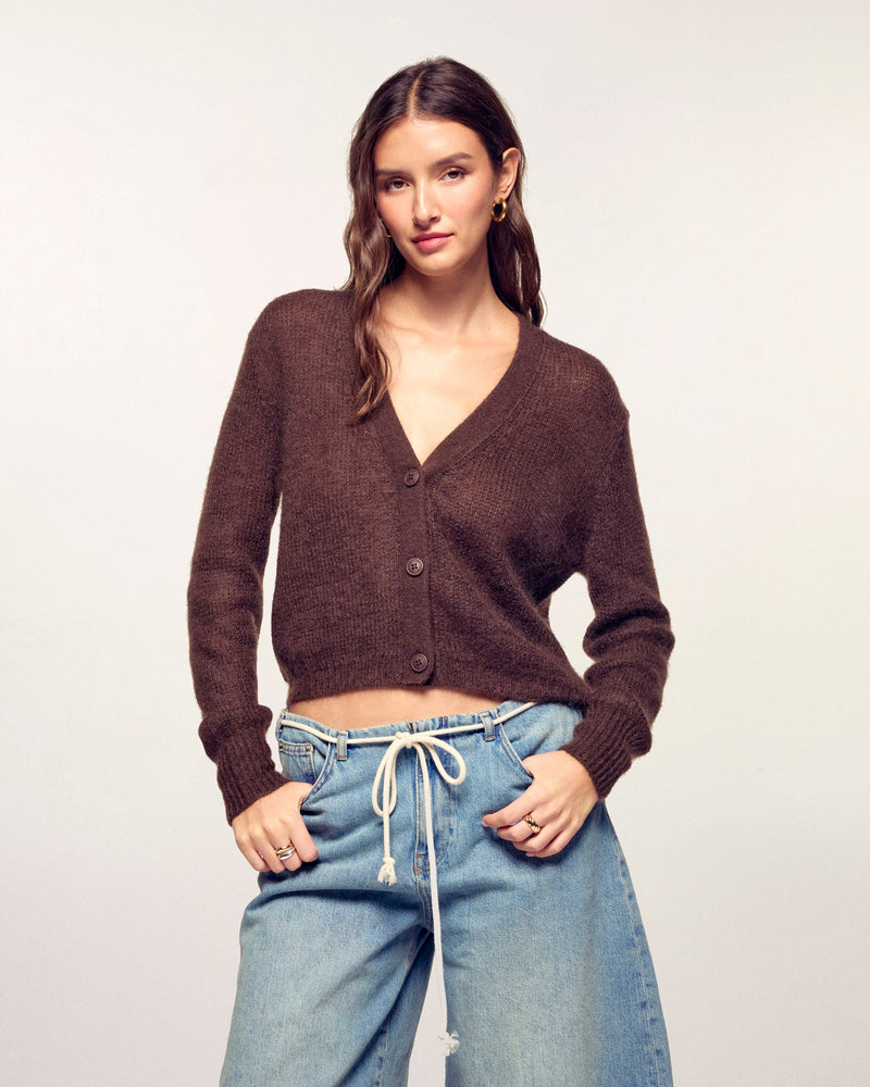 #label: Maria mesure 1,79m et porte une taille S