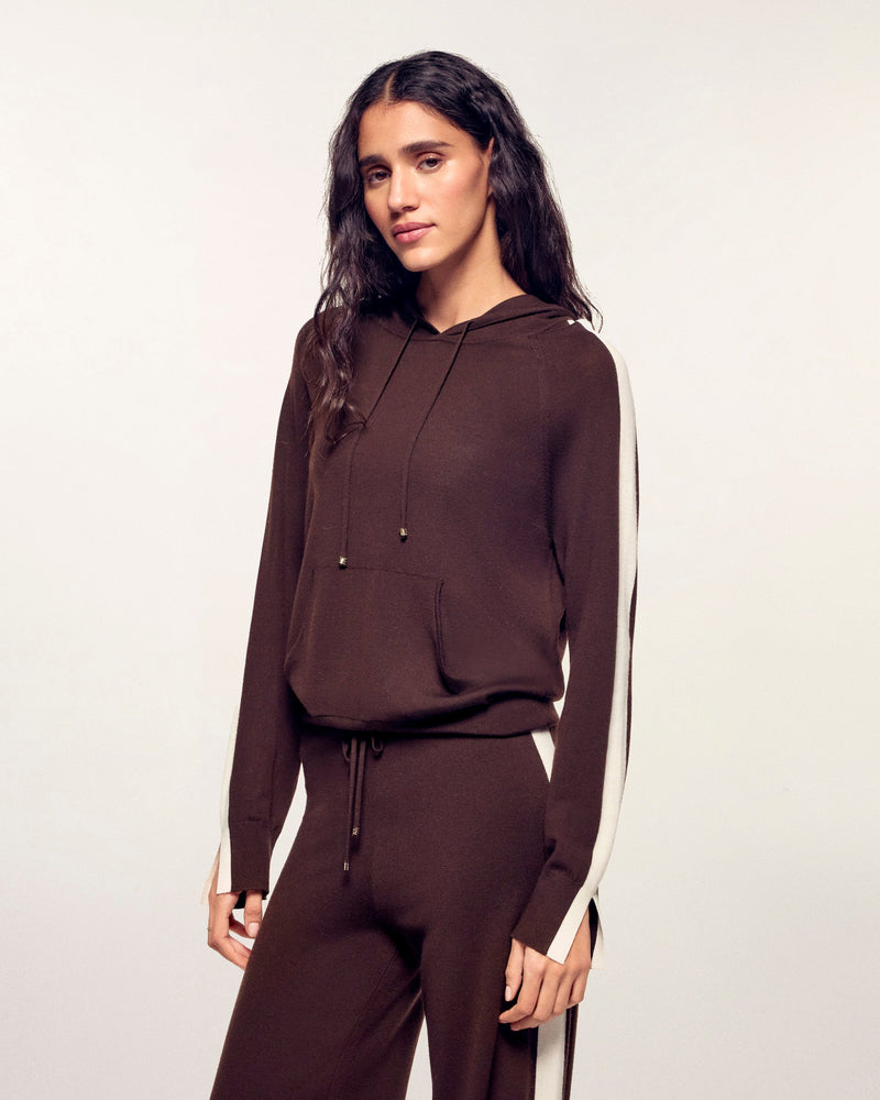 #label: Aya mesure 1,74m et porte une taille S