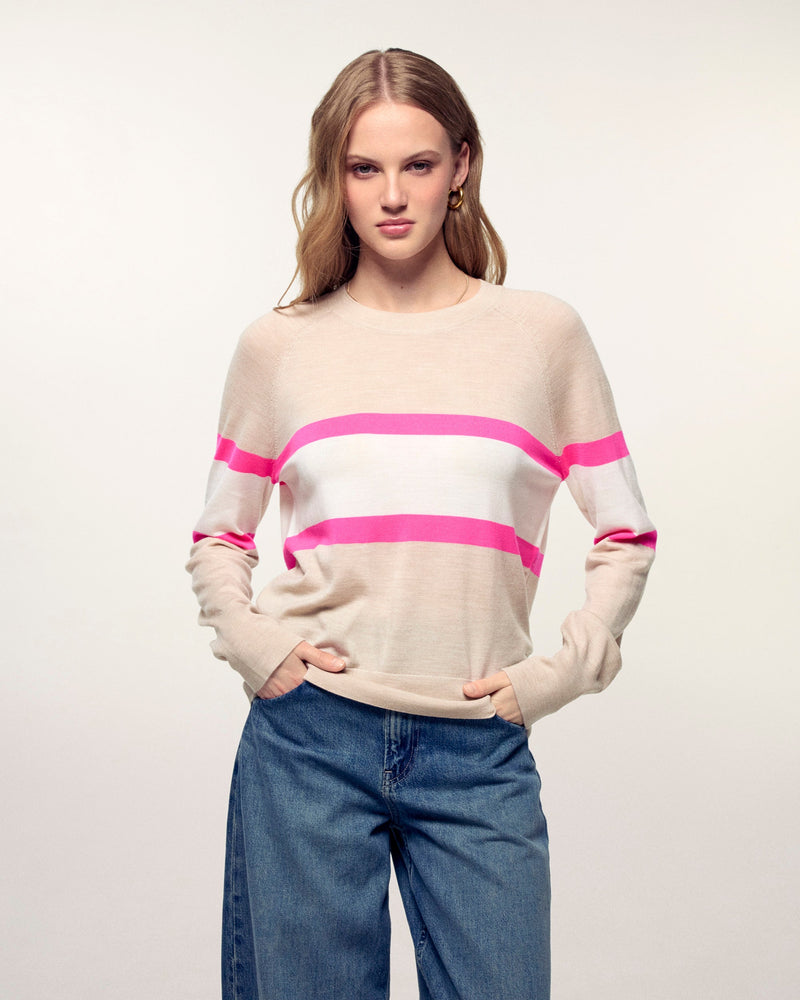 #label: Angelina mesure 1,74m et porte une taille S