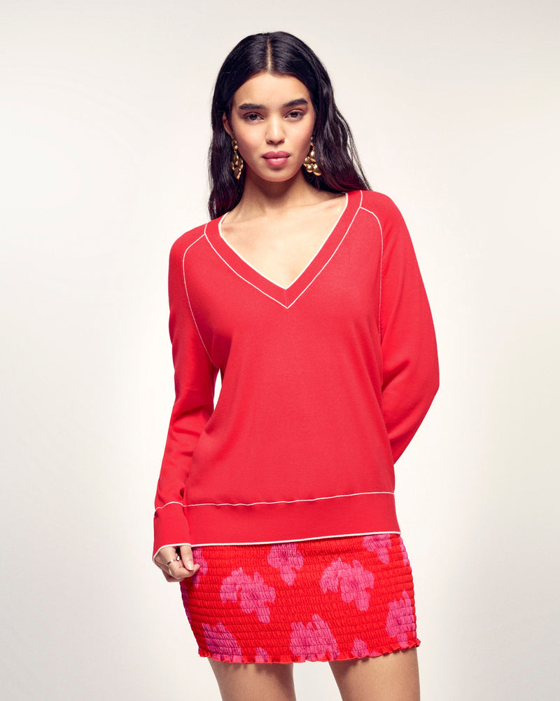 #label: Ehlana mesure 1,77m et porte une taille S