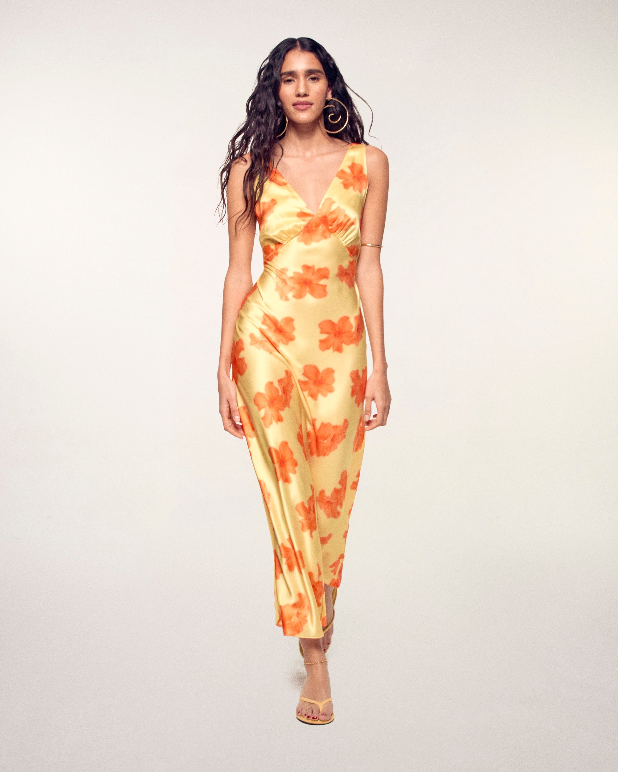#label: Aya mesure 1,74m et porte une taille S