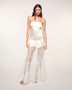 #label: Maria is 1.79m tall and wears a size S