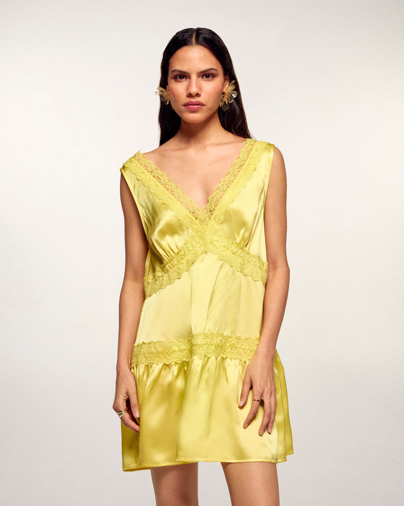 #label: Wilmari mesure 1,73m et porte une taille S