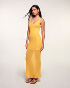 #label: Andrea is 1.80m tall and wears a size S