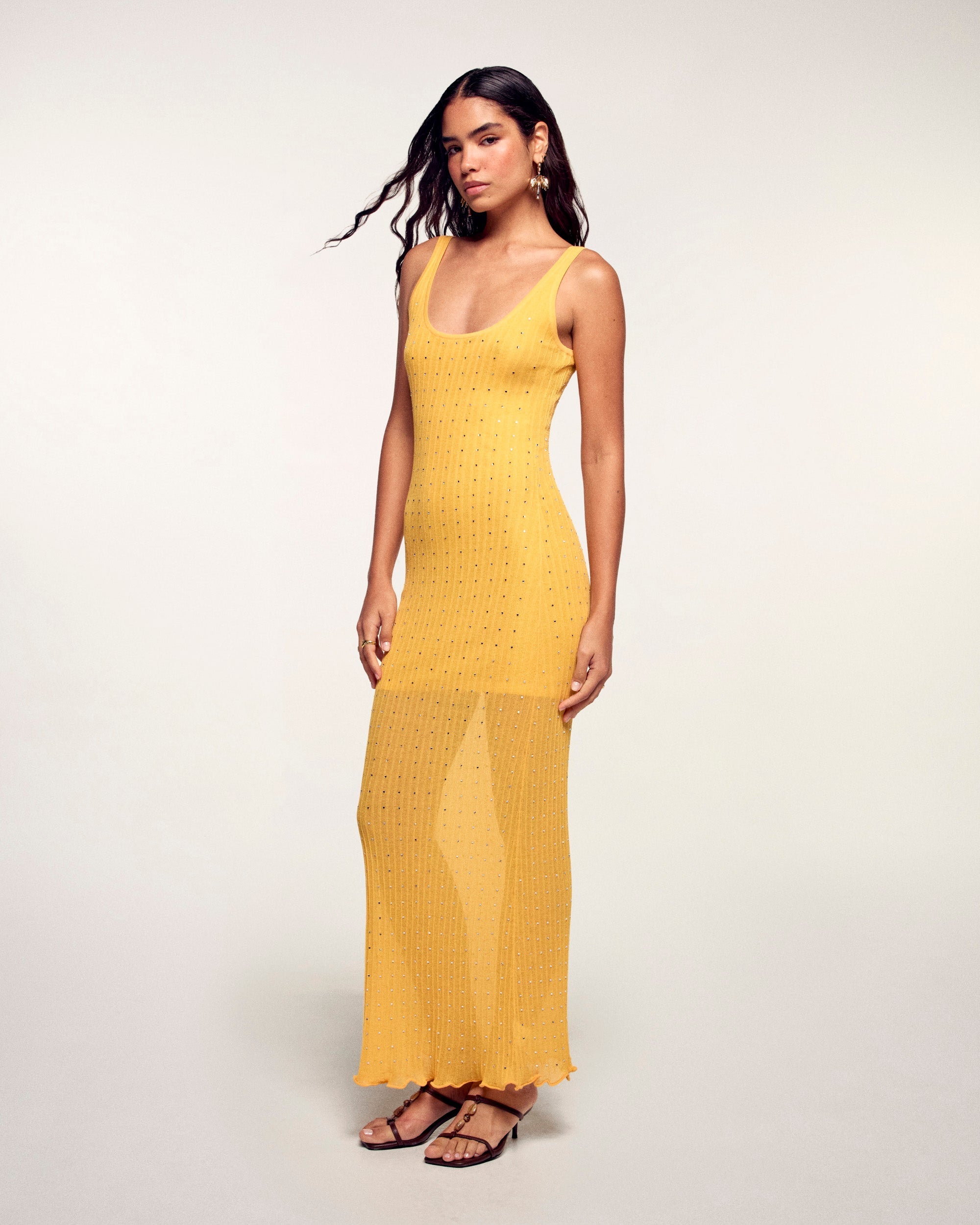#label: Andrea is 1.80m tall and wears a size S