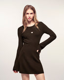 #label: Selaa mesure 1,73m et porte une taille S
