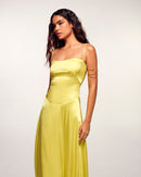 #label: Andrea mesure 1,80m et porte une taille S