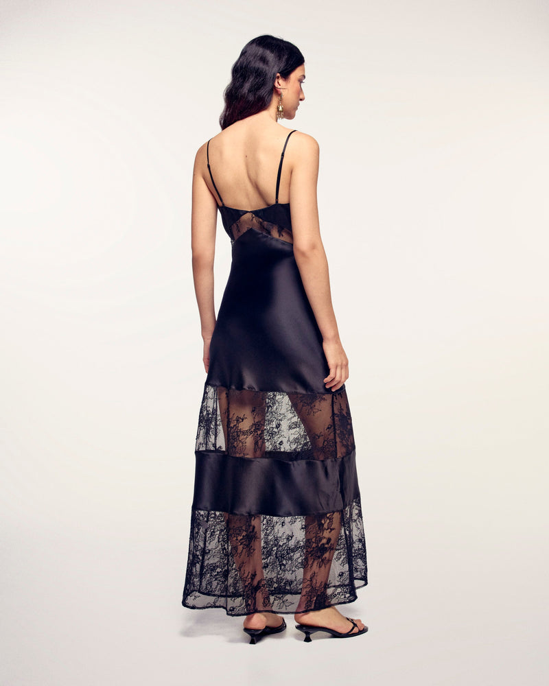 Robe Longue Bretelles À Découpes Dentelle