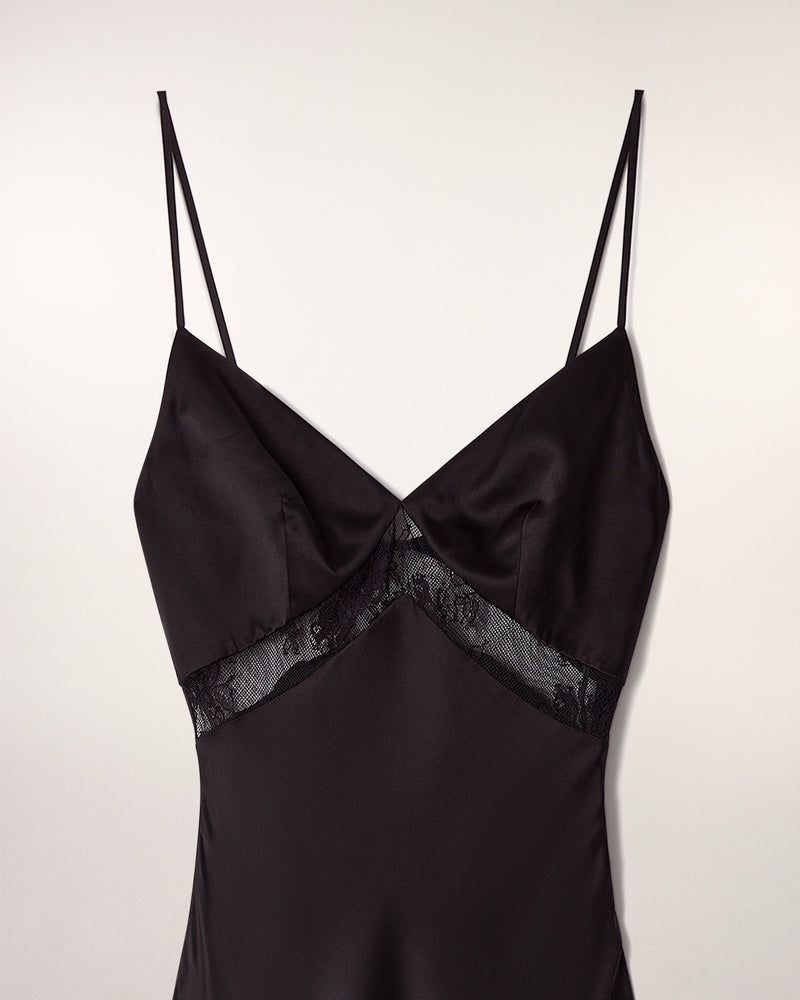 Robe Longue Bretelles À Découpes Dentelle
