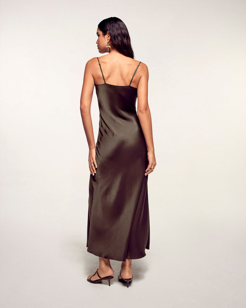 Robe Longue Bretelles Col Bénitier