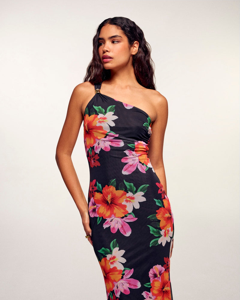 #label: Andrea mesure 1,80m et porte une taille S