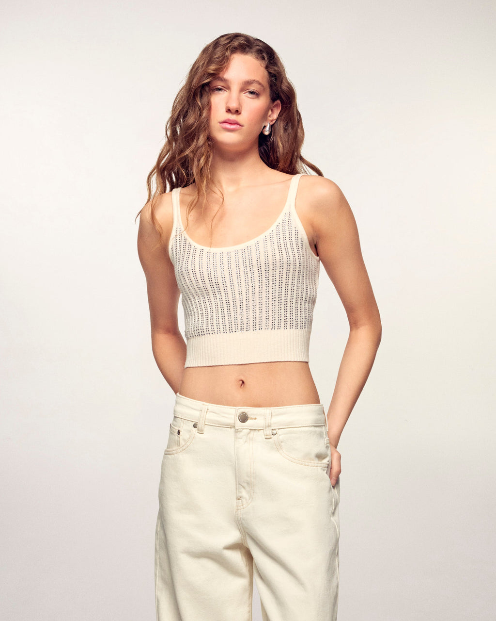 #label: Nathali is 1.76m tall and wears a size S
