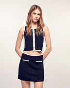 #label: Aya is 1.74m tall and wears a size S