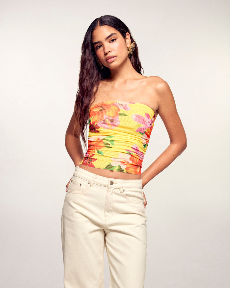 #label: Andrea mesure 1,80m et porte une taille S