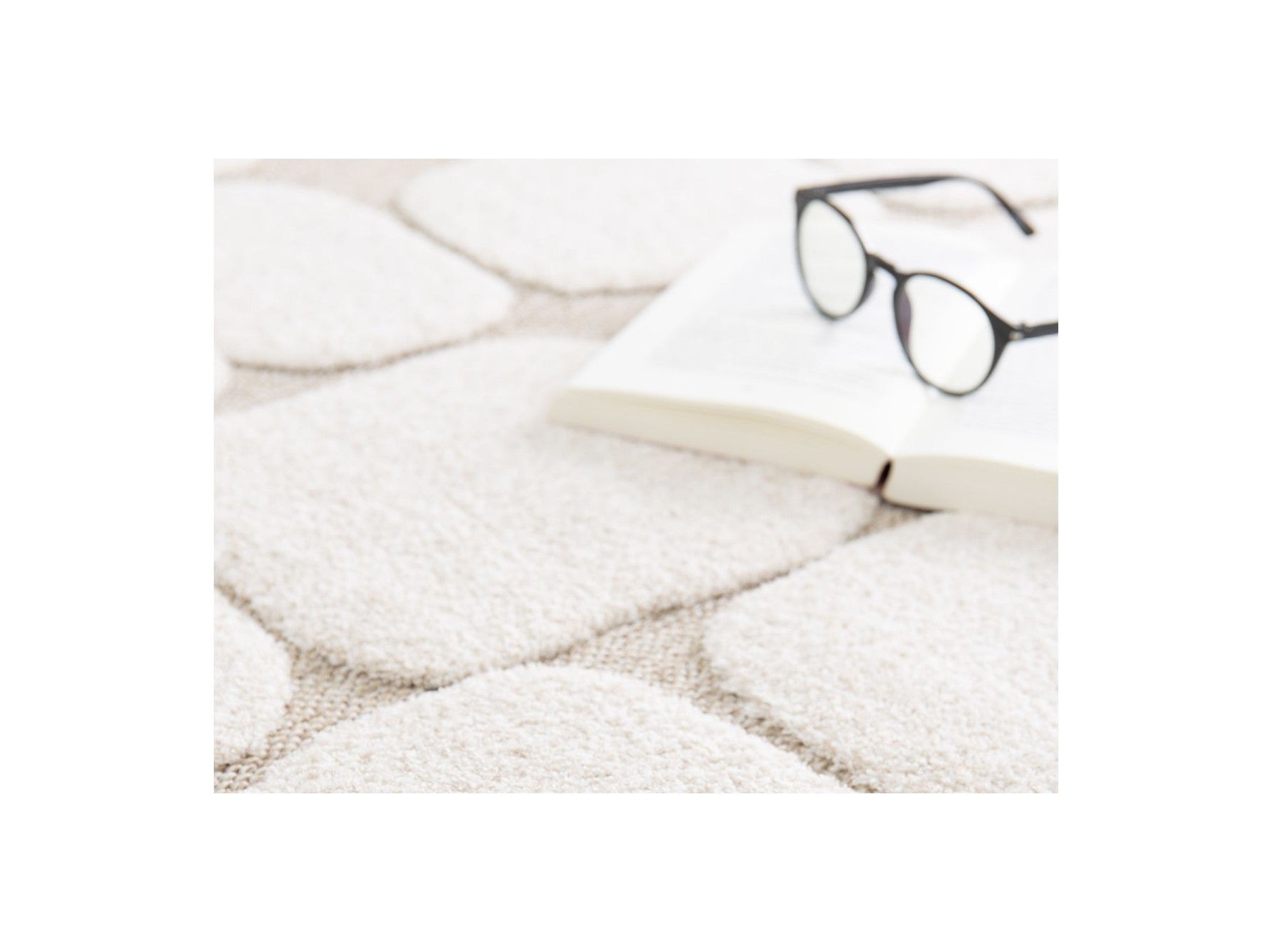 Roku - Low Pile Rug - Abstract Pattern - Beige