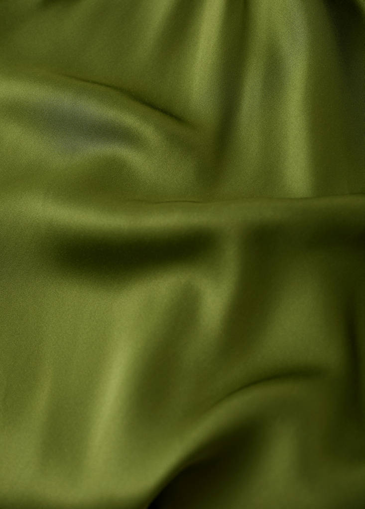 Robe Satinée Col V Froncé