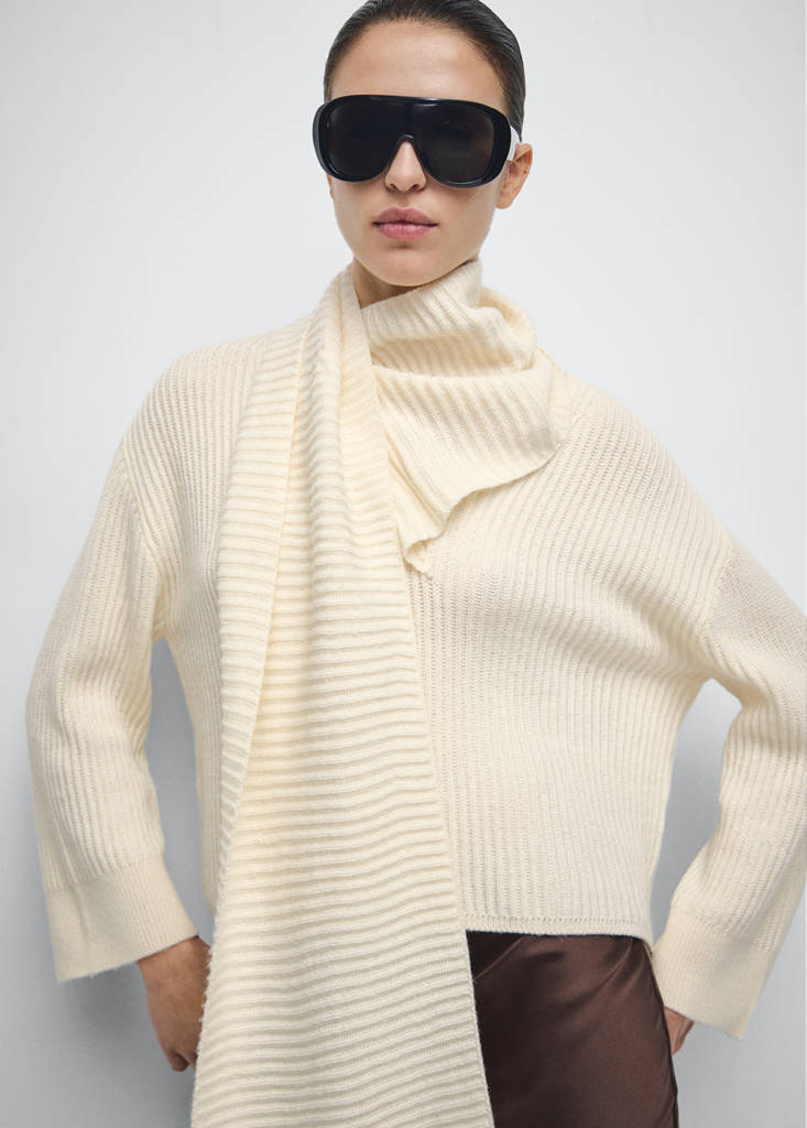 Pull En Maille Côtelée Avec Foulard Décoratif