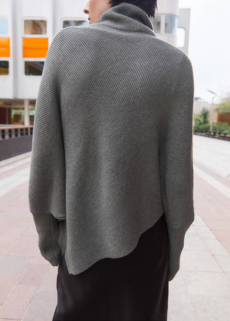 Pull Asymétrique Col Roulé