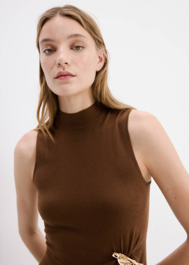 Robe Maille Col Montant Broche