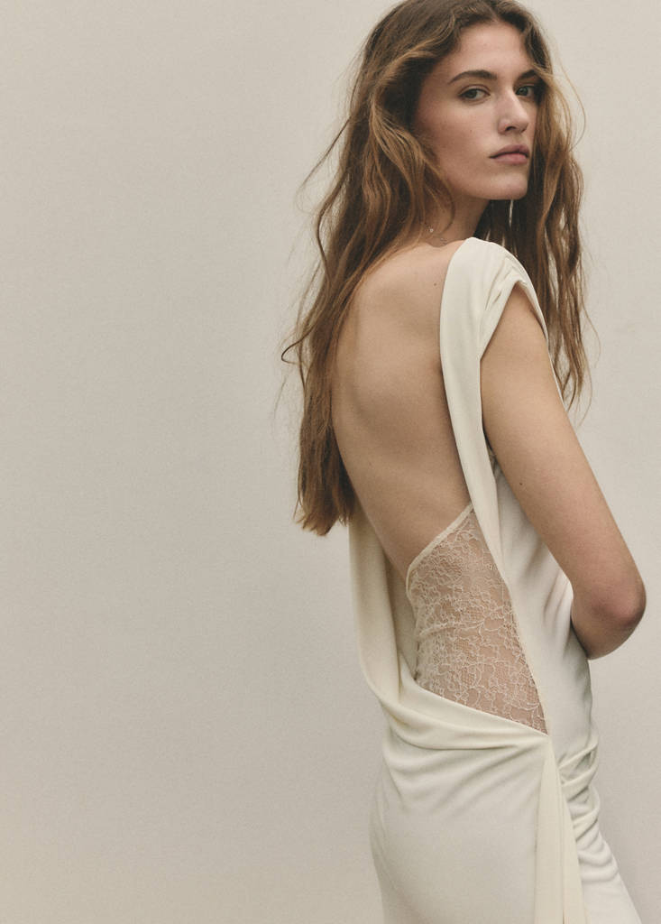 Robe En Dentelle Avec Dos Ouvert