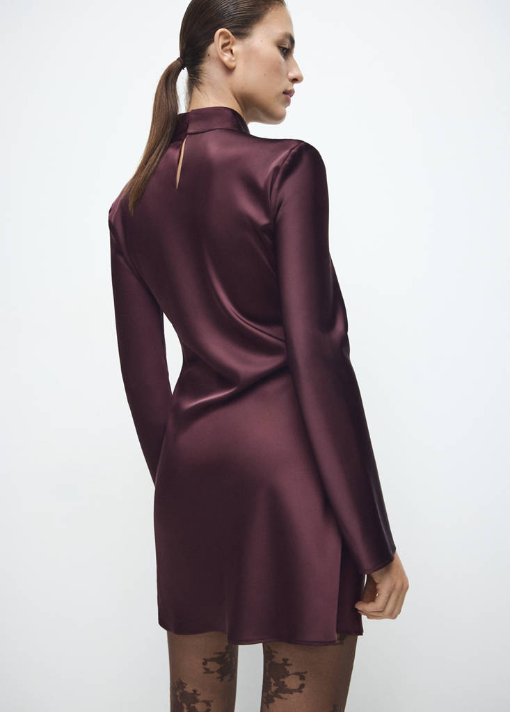 Robe En Satin Détail Pinces