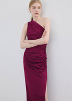 Robe Asymétrique Satinée Avec Fronce Latérale