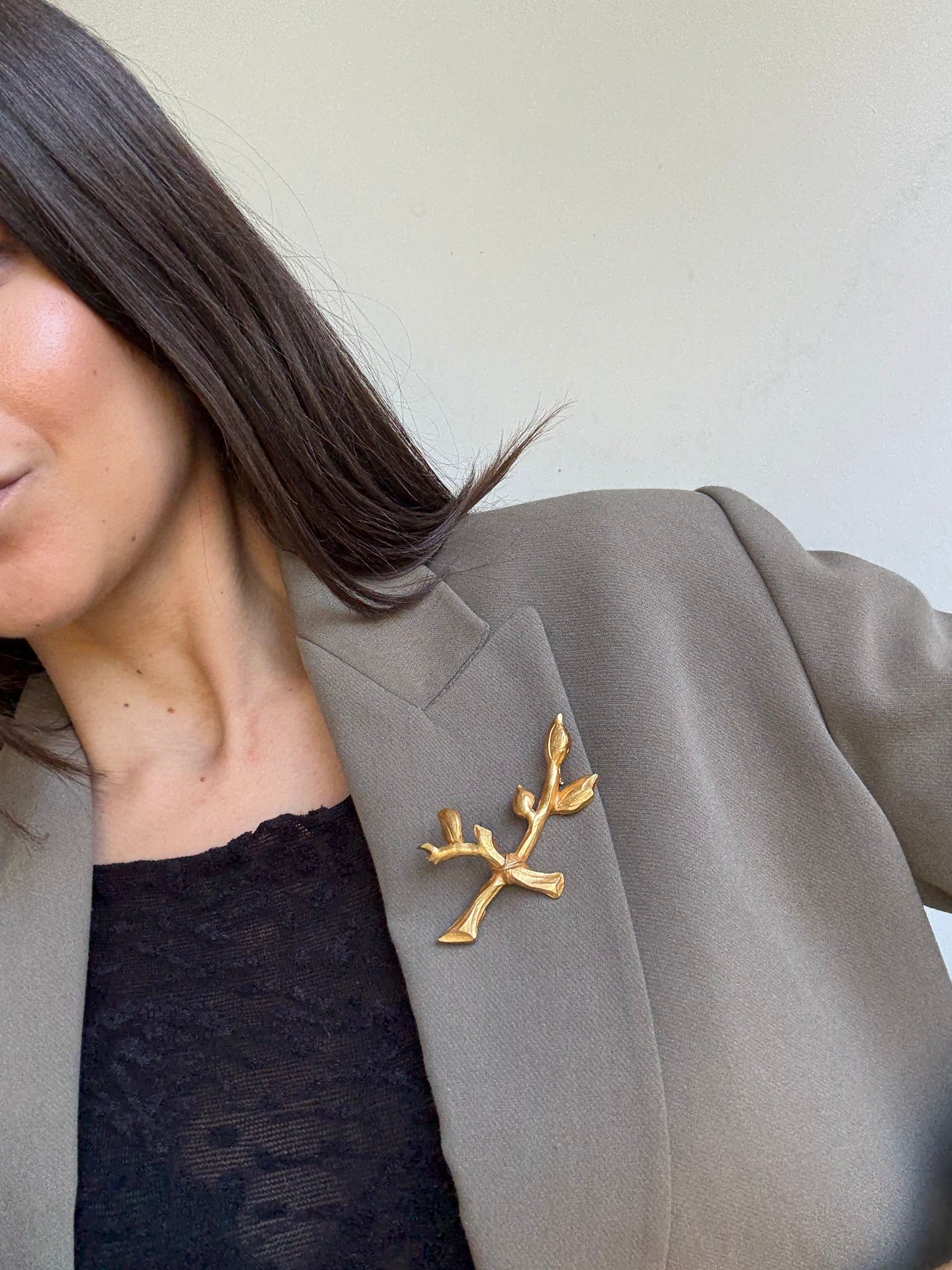 Broche Antigona Vintage - Hojas Doradas