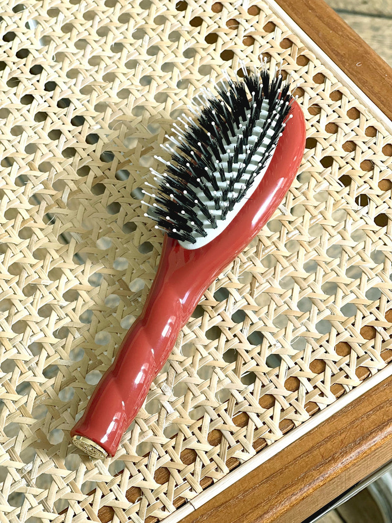 N.03 La Petite Brosse Cuir Chevelu Sensible L’Indispensable Douceur Terre Battue