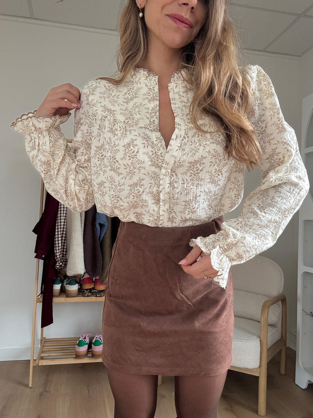 Amélia beige floral blouse