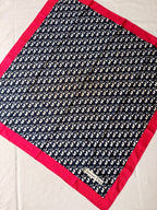 Foulard Christian Dior – Modèle Monogramme Bleu Et Rose