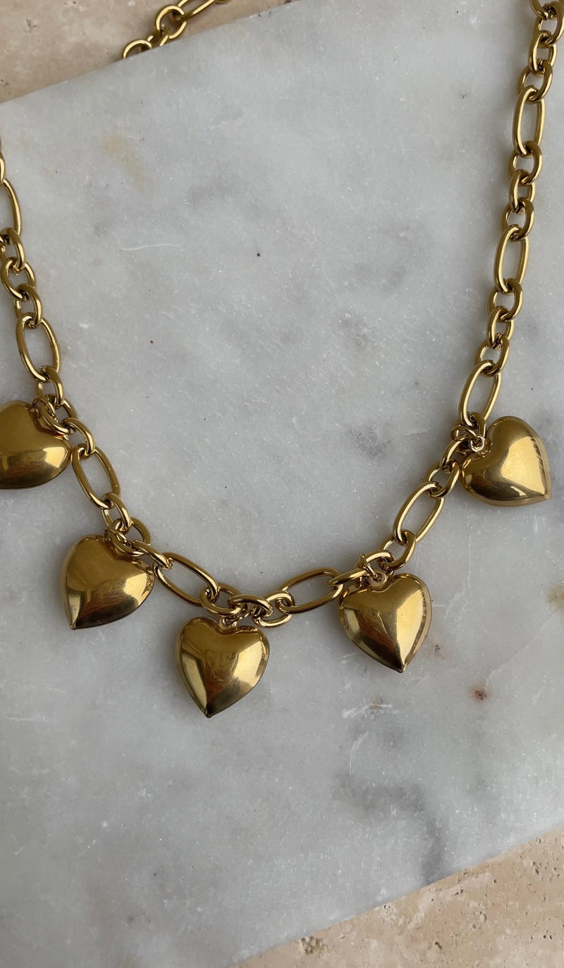 Collar de múltiples corazones