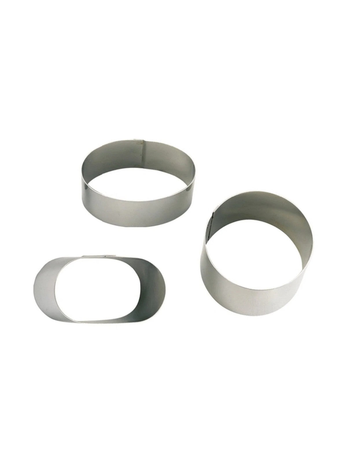 De Buyer – Perforierter Oblong-Ring - Edelstahl - Silber, drei Edelstahlausstecher in verschiedenen Formen auf weißem Hintergrund