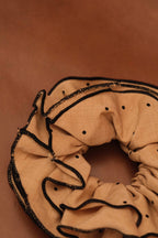 Maxi chouchou froufrou pois camel