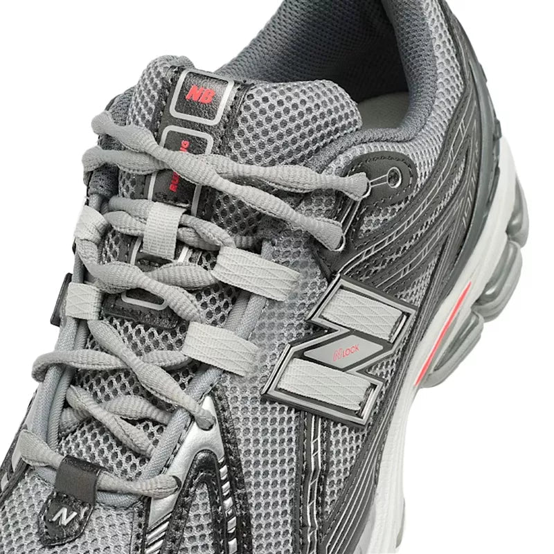 Baskets New Balance U1906 - Gris, Blanc, Rouge.