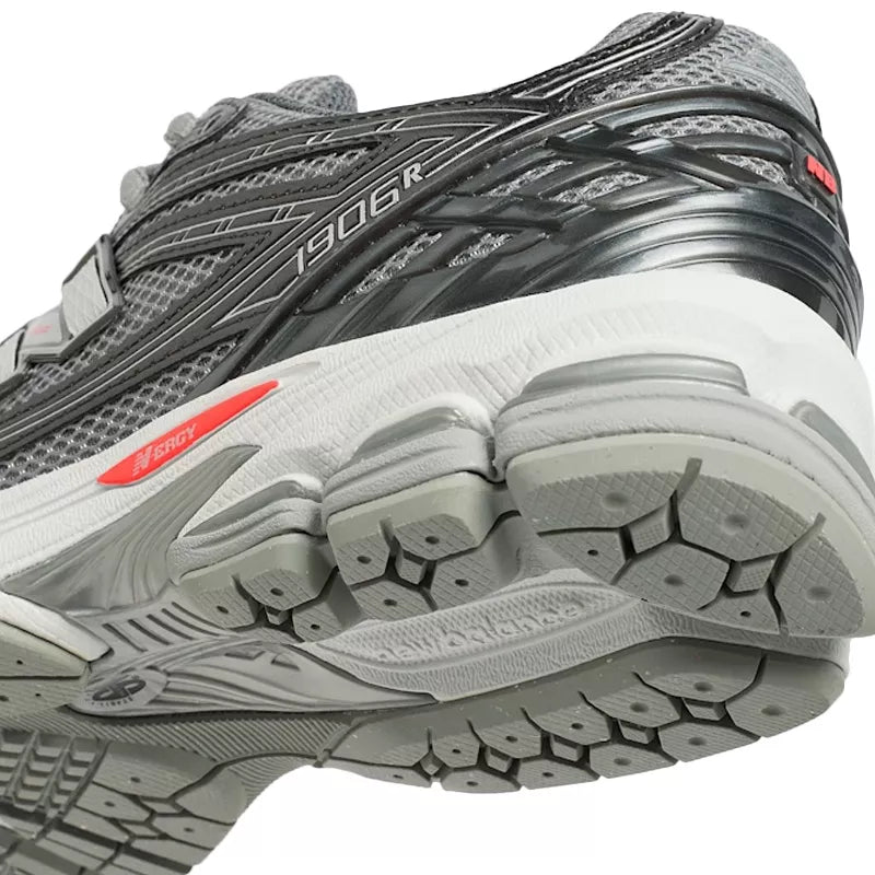 Baskets New Balance U1906 - Gris, Blanc, Rouge.