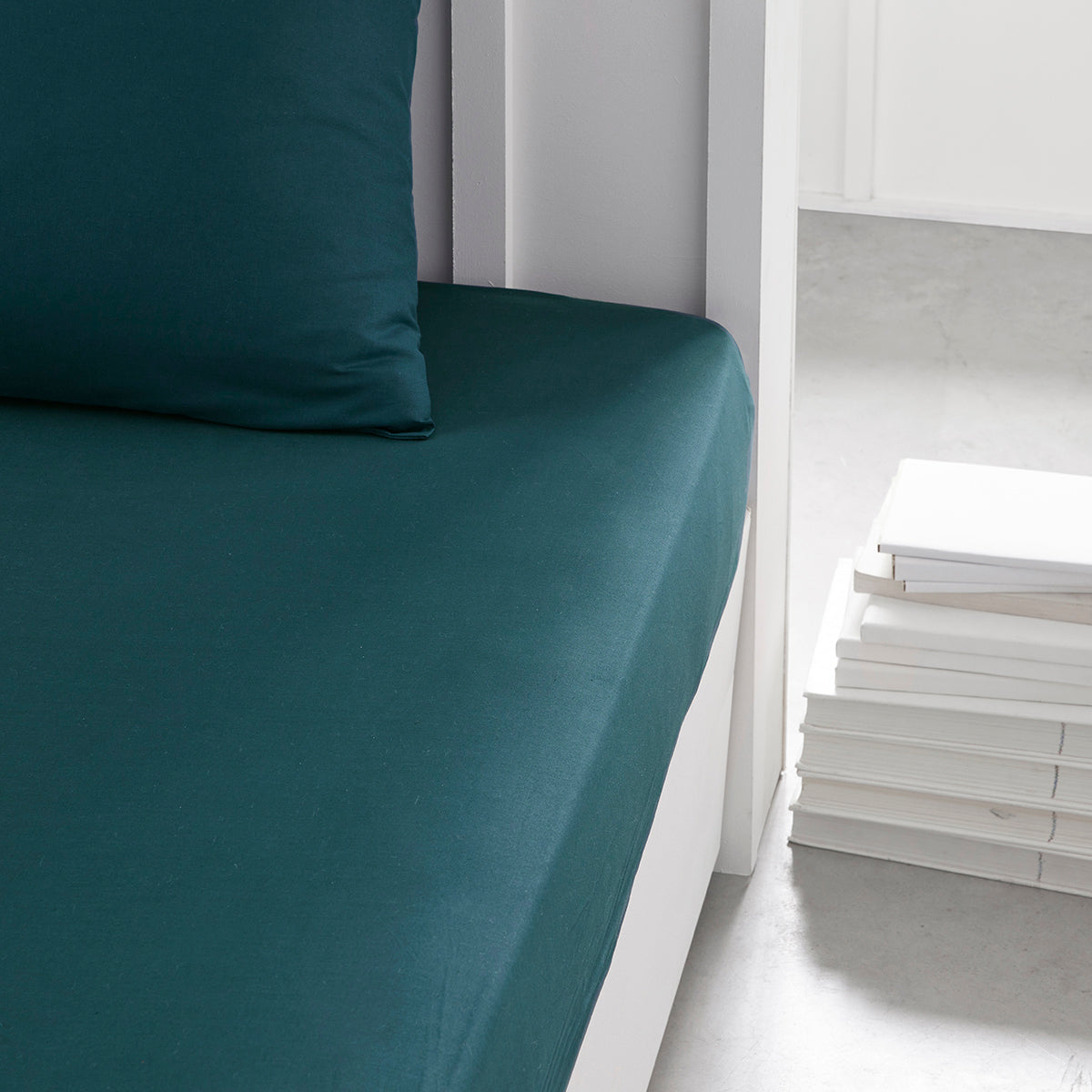 Permanent Plain Essential - Fitted Sheet - Peacock