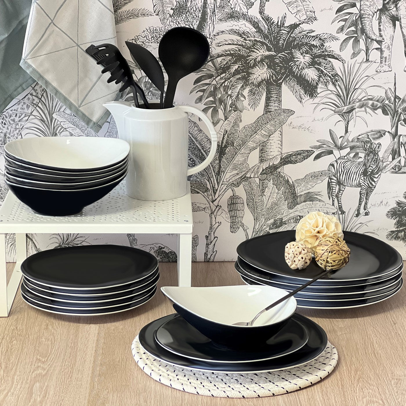 Sven Noir - 18 Piece Service - Porcelain - Black