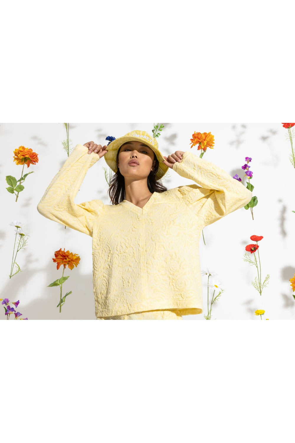 La sudadera amarilla Colette