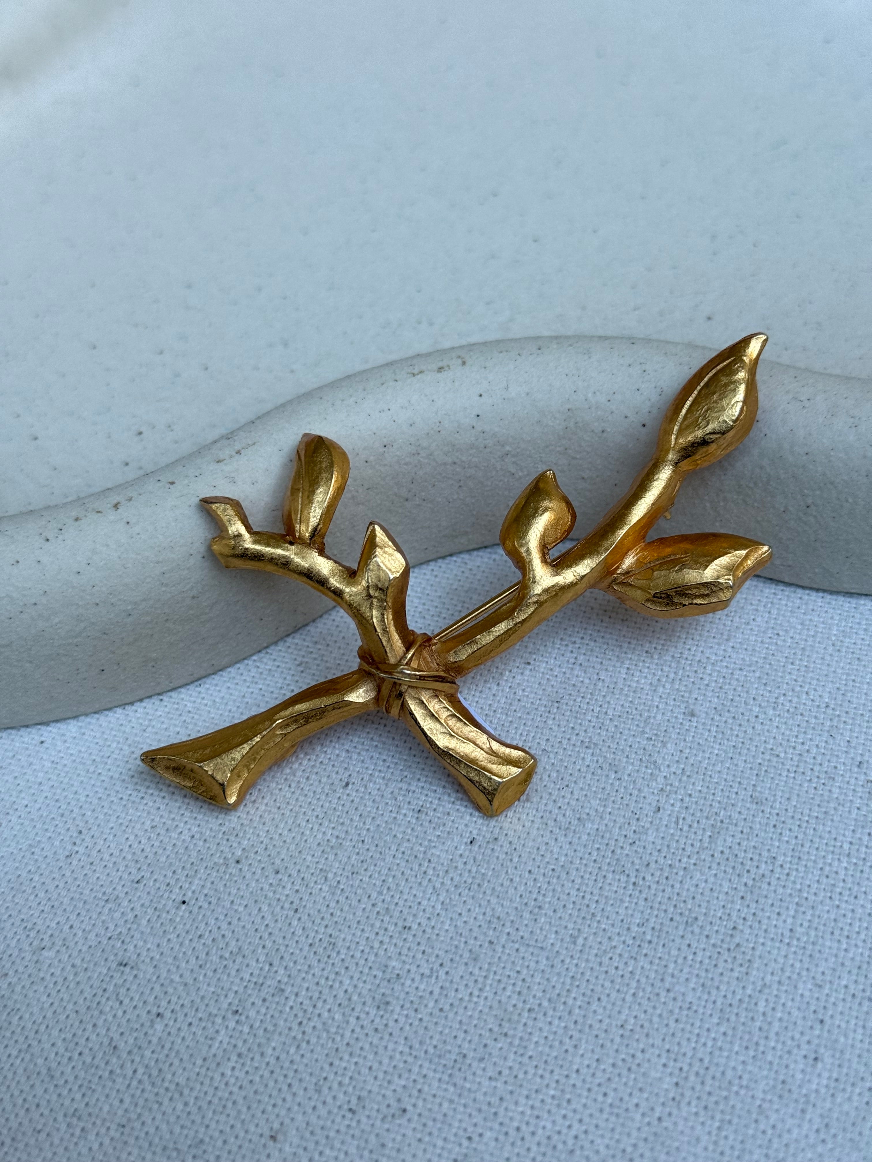 Broche Antigona Vintage - Hojas Doradas