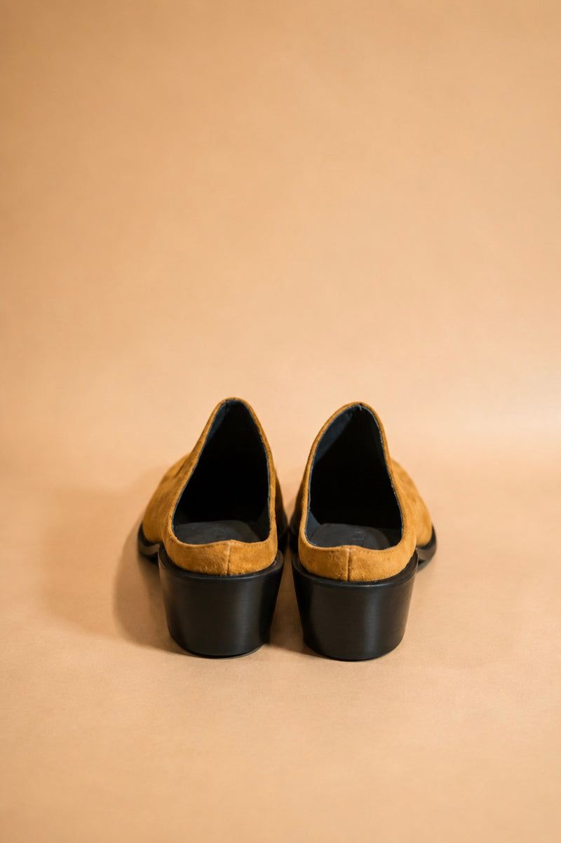 Zora In Tabacco Suede